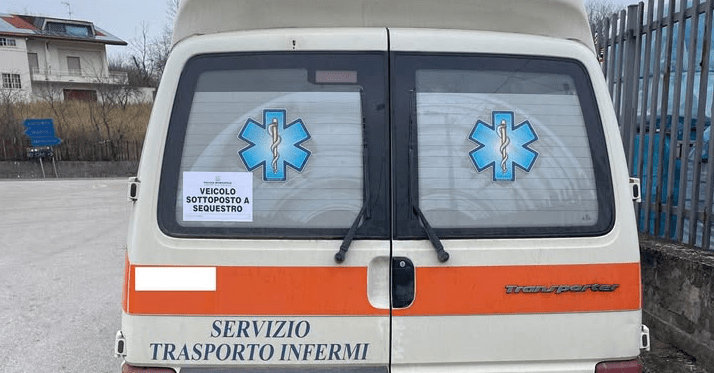 San Martino Valle Caudina, fermata ambulanza abusiva con 98enne in gravi condizioni: veicolo senza Rca, autorizzazioni e con personale senza titoli – NTR24.TV