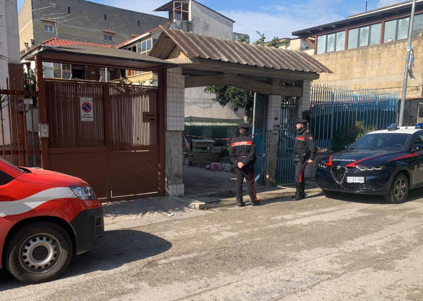 Incendio in casa nel Napoletano, sigaretta spenta male: moglie e marito in casa, Maria muore
