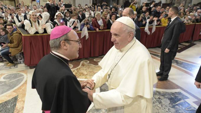 “Un pontificato epocale, non si potrà tornare indietro”: monsignor Accrocca ricorda Papa Francesco – NTR24.TV