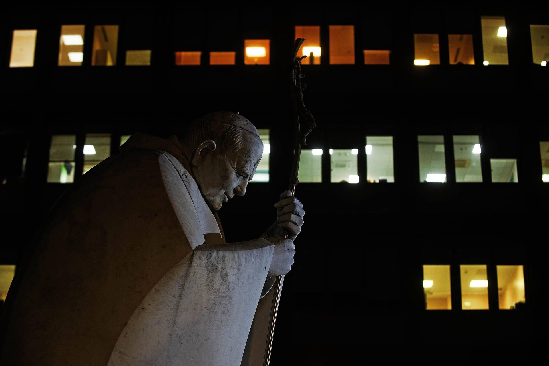 Papa Francesco ha la polmonite bilaterale, come sta e cosa significa