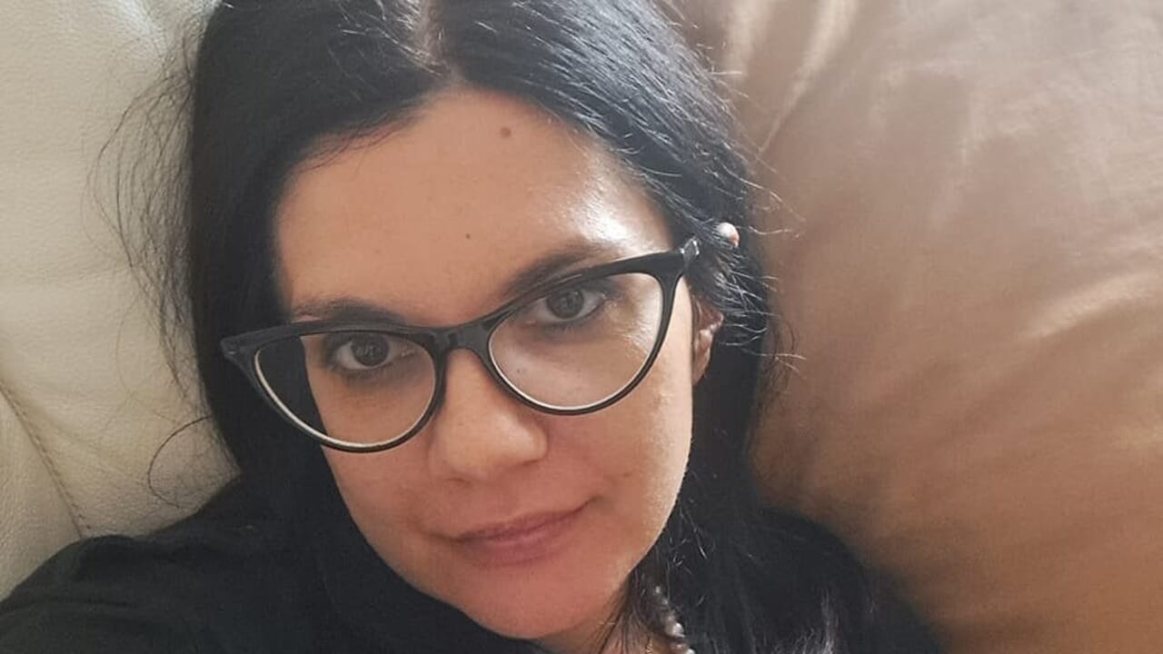Miranda, giovane mamma e insegnante, muore in modo tragico: l’addio
