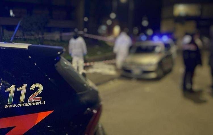 Roma, vede ladri dal vicino e spara: uno è gravissimo