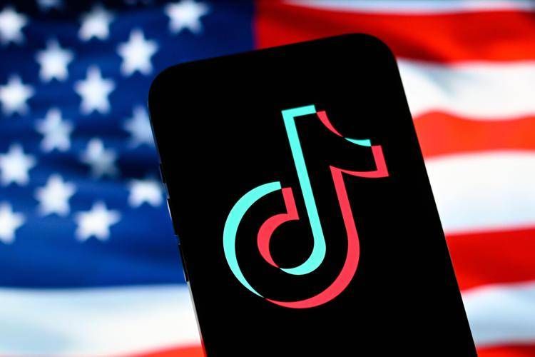 TikTok è tornato, di nuovo disponibile su store di Apple e Google negli Usa