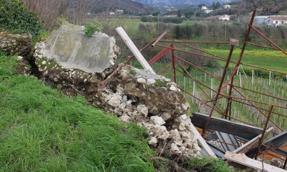 Crollo cinta muraria Telesia, gli Amici della Terra: “Totale abbandono, le istituzioni chiariscano” – NTR24.TV