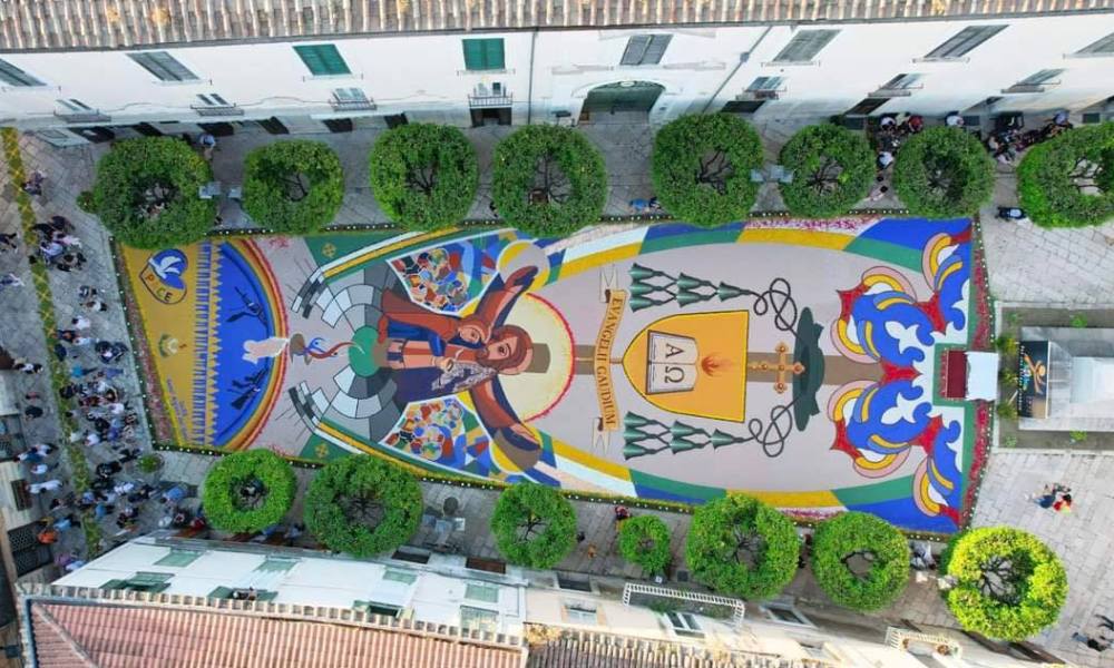 Sant’Agata de’ Goti, la Società Operaia di Mutuo Soccorso al lavoro per l’Infiorata 2025 – NTR24.TV