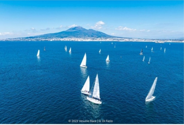 A Napoli la Vesuvio Race, regata del golfo