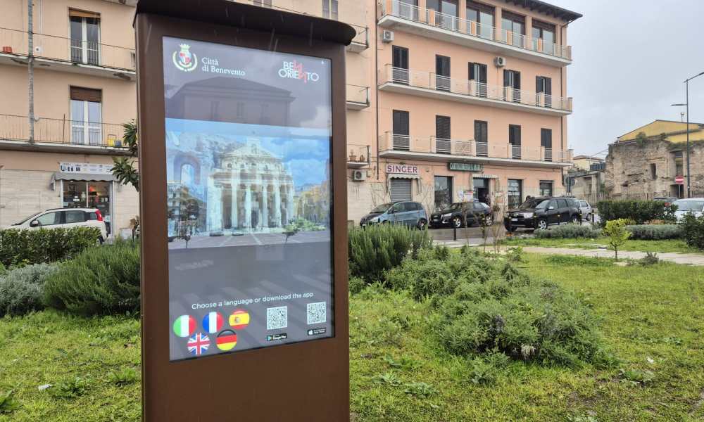 Nuova segnaletica turistica, installato il totem: fruizione interattiva e infografiche per i monumenti – NTR24.TV