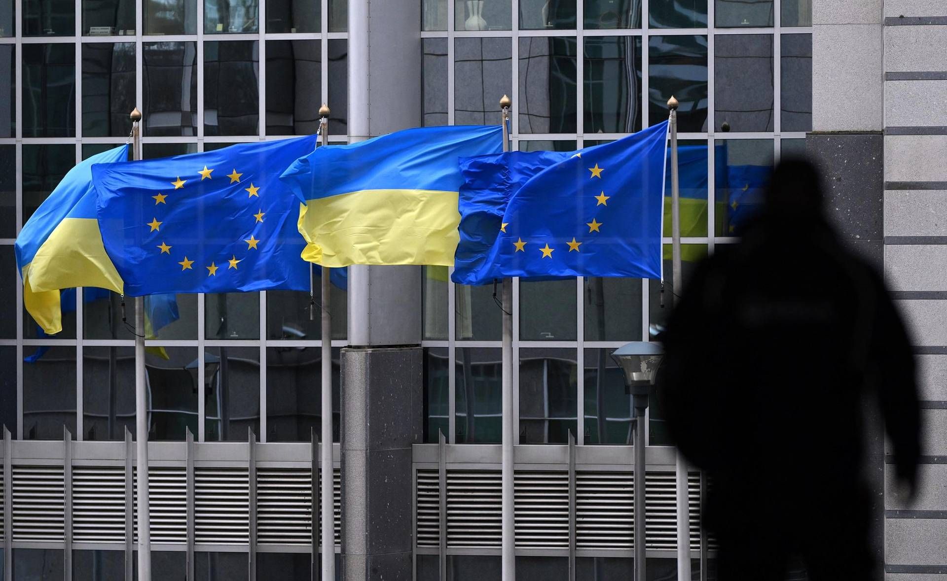 leader con Zelensky e pace attraverso “la forza”