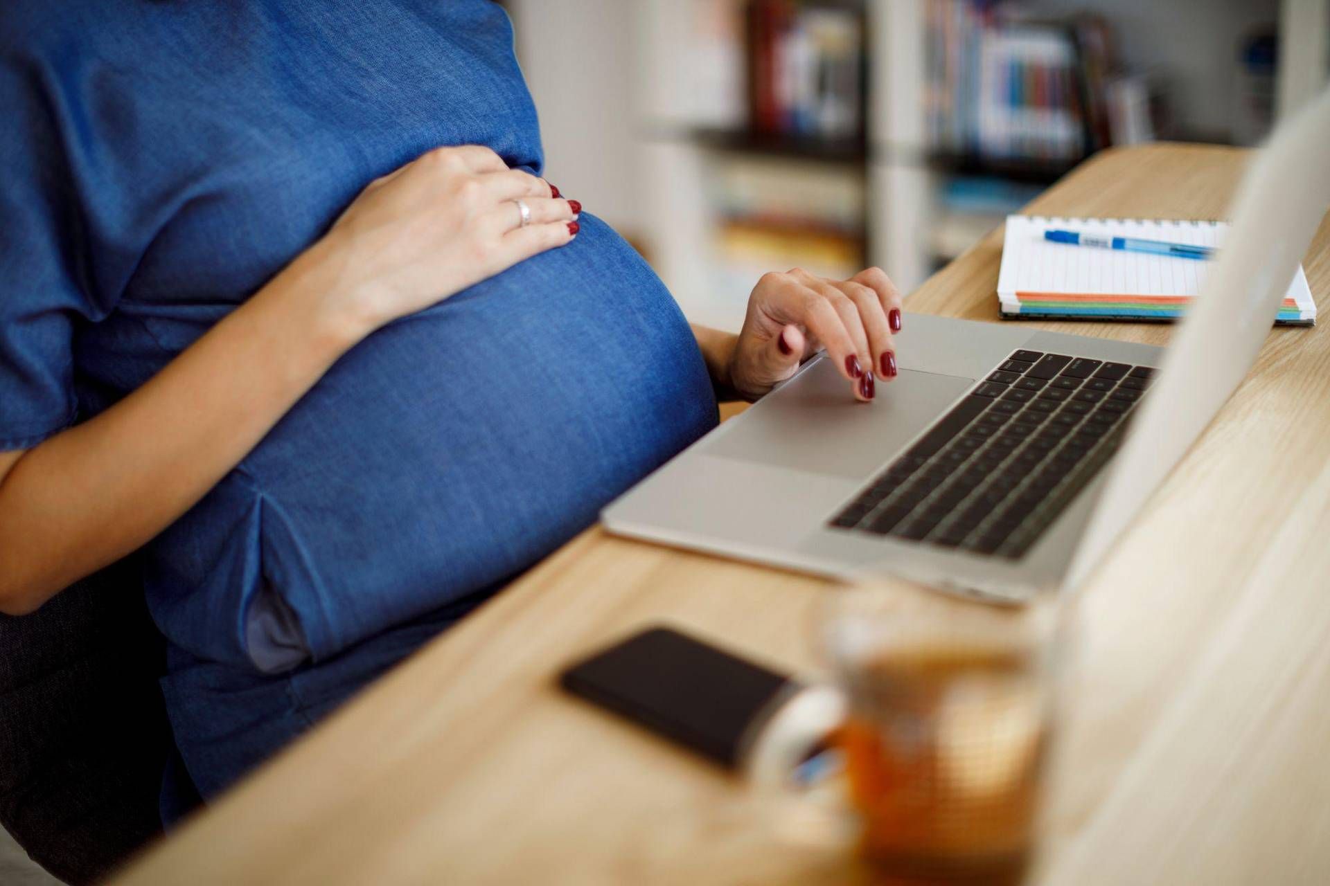 Una donna su 5 colpita da ‘child penalty’: cos’è