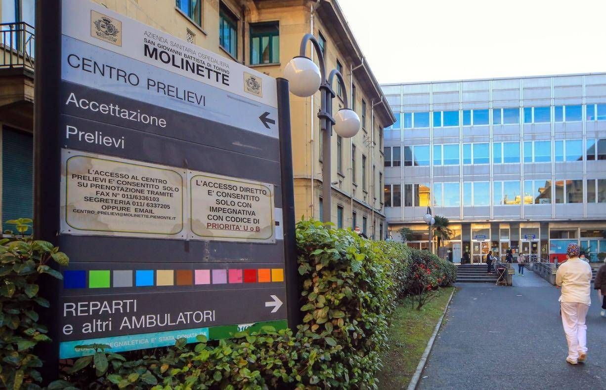 Occhi nuovi per due fratelli nati senza iride: l’intervento rivoluzionario alle Molinette