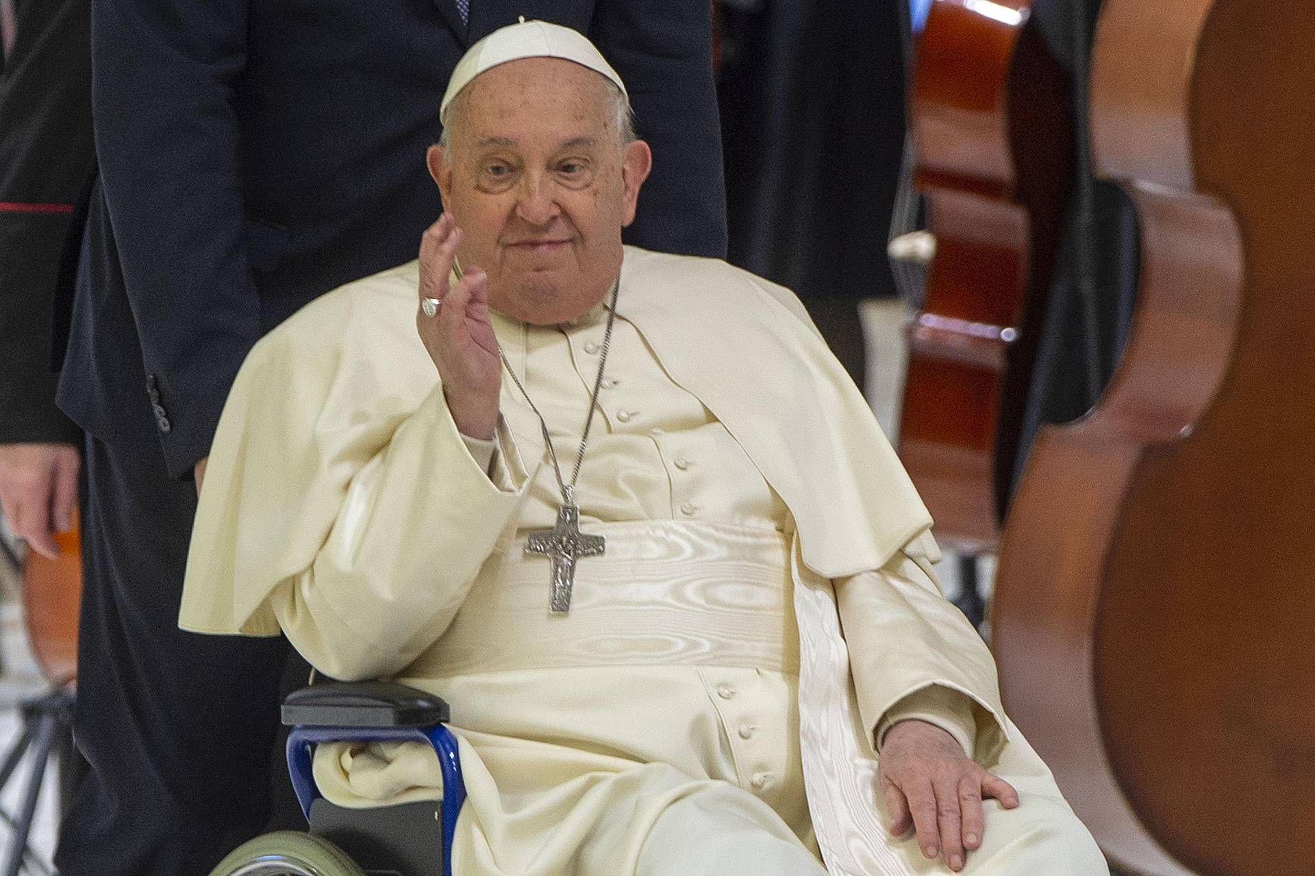 Papa Francesco in convalescenza, pneumologo: "Niente stress, 2 mesi importanti per recupero"