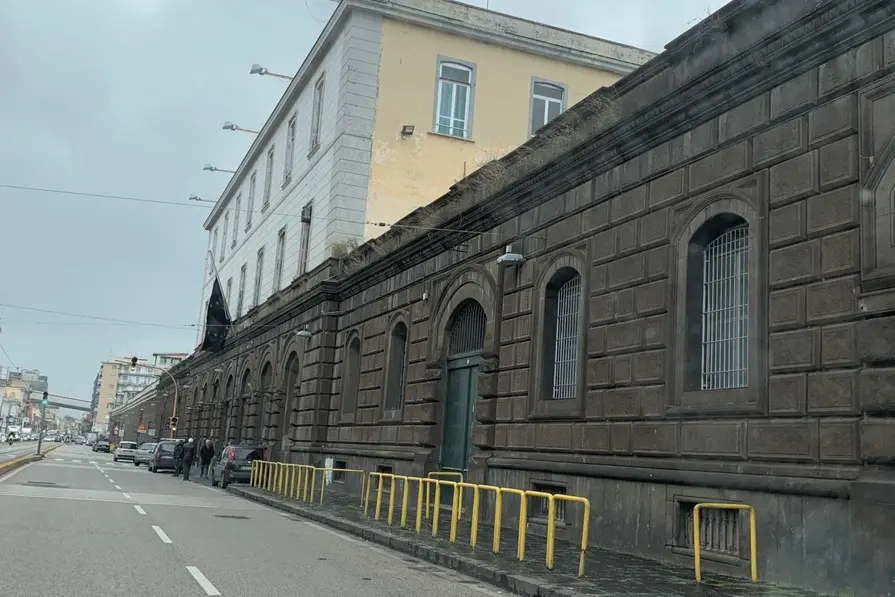 Dramma nel carcere di Poggioreale: si suicida un detenuto di 34 anni