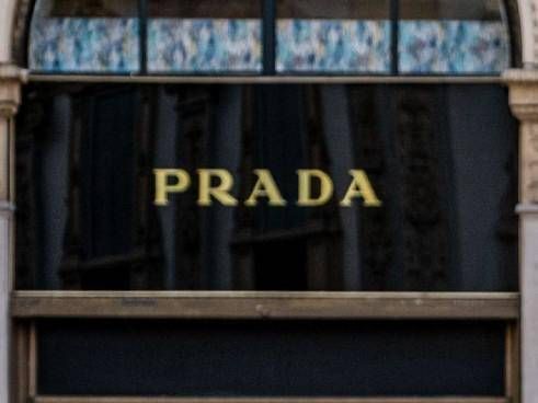 Prada, nel 2024 ricavi netti a 5,4 miliardi. Anno record per Miu Miu