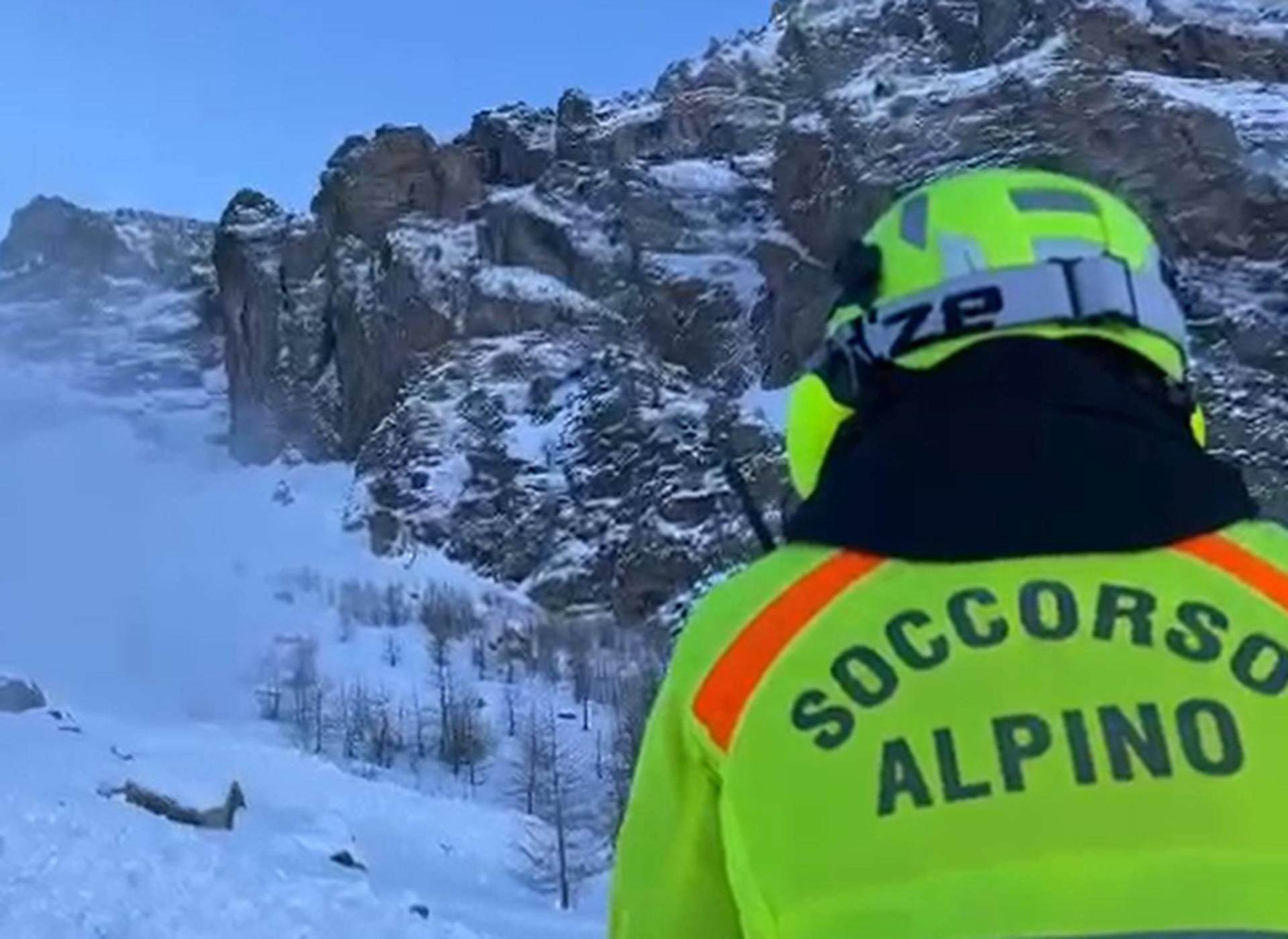 Valanga sulle Dolomiti, si cercano persone nel bellunese