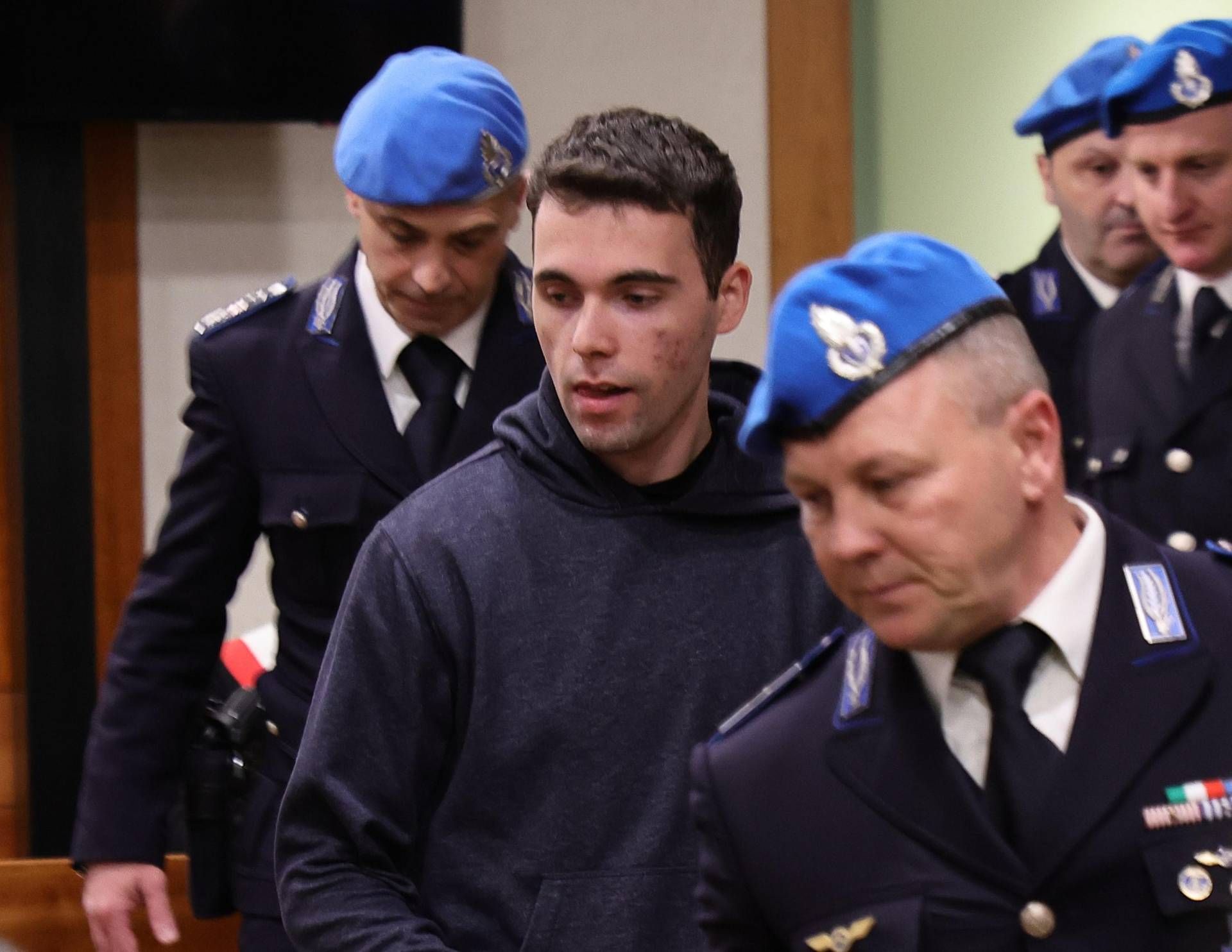 Turetta cambia cella, trasferito tra detenuti comuni: preoccupazione dei legali