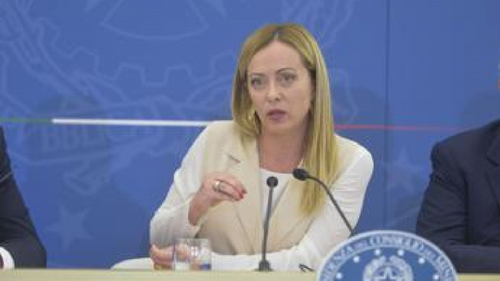 Giorgia Meloni in Vaticano rende omaggio a Papa Francesco