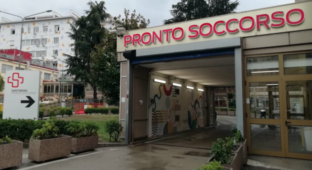 Napoli, bimbo perde i sensi in auto: carabinieri scortano la corsa in ospedale.