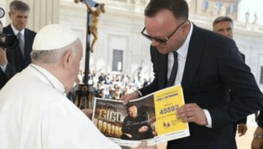 Napoli prega per Papa Francesco, tutti i vip che hanno reso omaggio