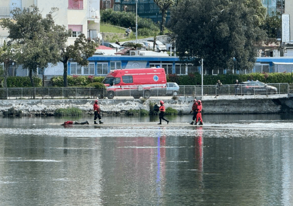 Identificato il cadavere trovato nel lago a Lucrino: di chi si tratta
