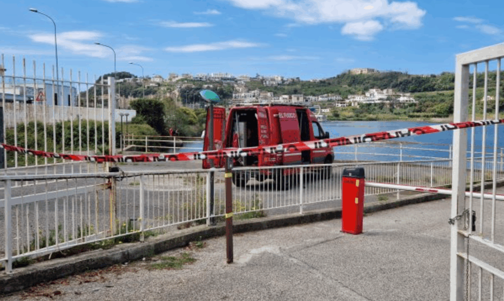 Tragico ritrovamento nel lago Lucrino: cadavere di un uomo ripescato
