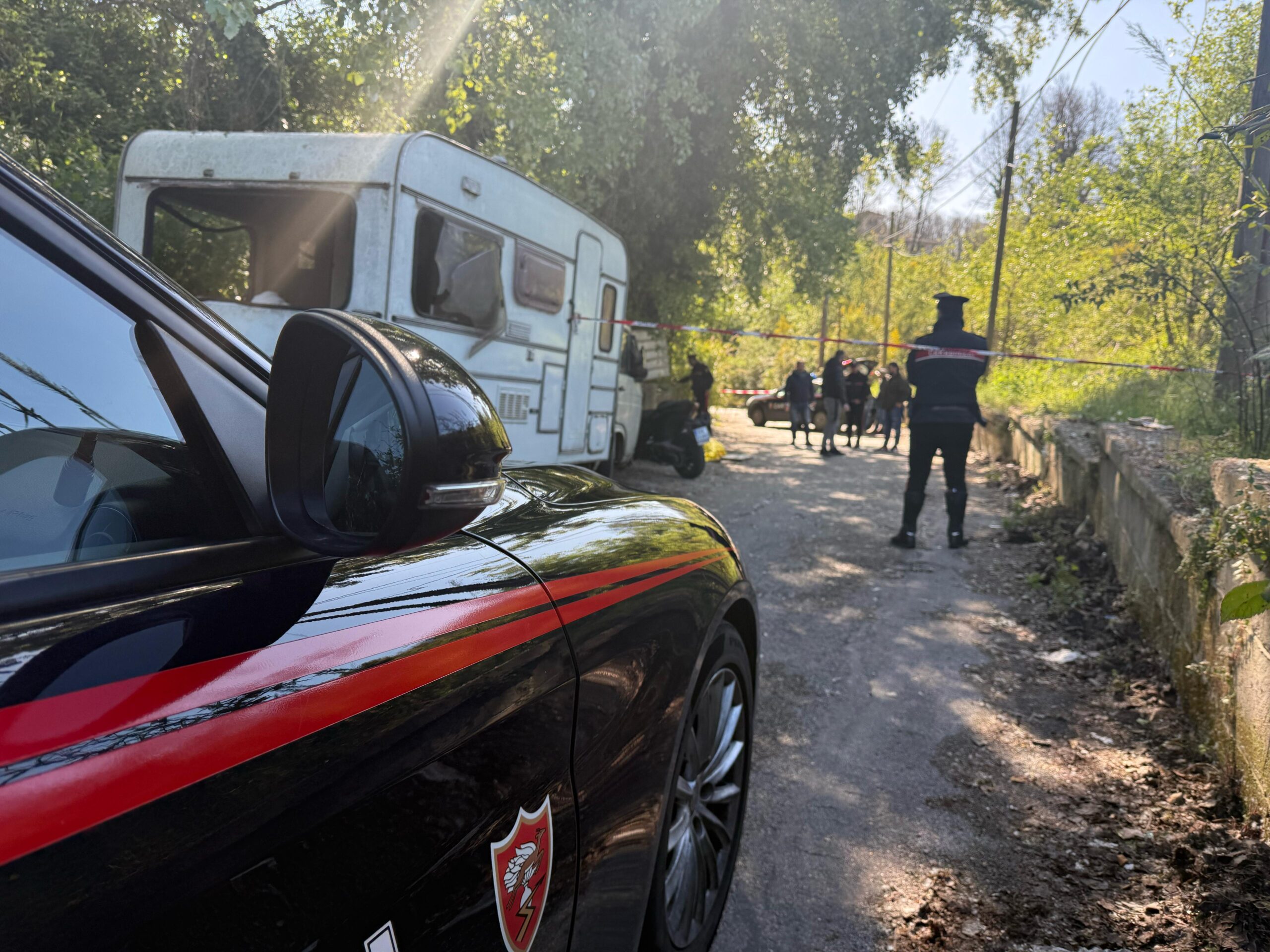 Dramma nei pressi di una scuola a Marano: due morti, si ipotizza movente passionale