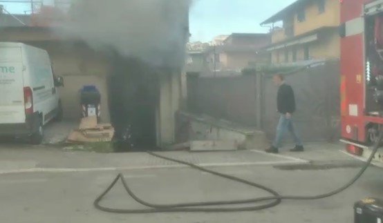 Benevento, a fuoco deposito di una sanitaria sul Lungosabato Bacchelli – NTR24.TV