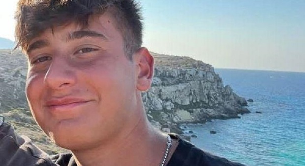 Tragedia nel Cilento: Domenico Magliano, 16 anni, muore in scooter, comunità in lutto