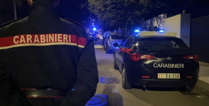 Spari nella notte a Napoli, colpito 21enne