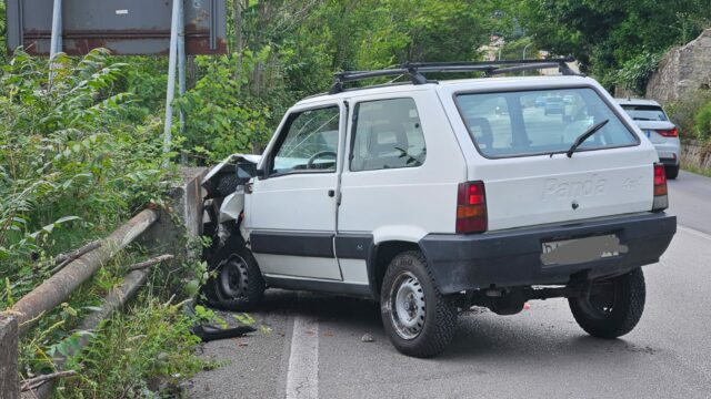 Via delle Puglie, auto contro muretto e altra vettura: ferito un anziano – NTR24.TV