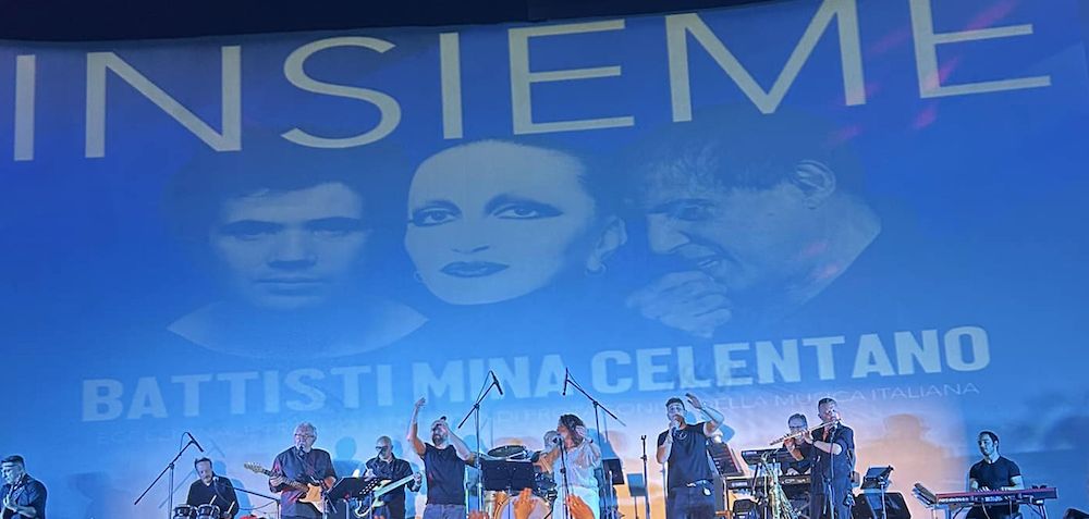 Benevento, sold out il concerto tributo a Mina, Celentano e Battisti – NTR24.TV