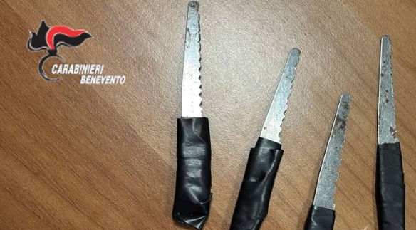 Amorosi, sorpreso con ‘spadini’ e arnesi per forzare serrature: denuncia e foglio di via per 62enne – NTR24.TV