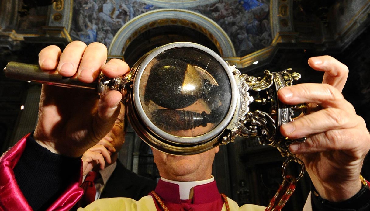 Napoli in Festa: sciolto il sangue di San Gennaro nel miracolo di maggio