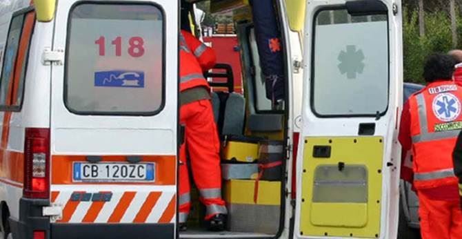 Bambino di 10 anni salvato da annegamento a Mugnano: rianimato sul posto dal 118