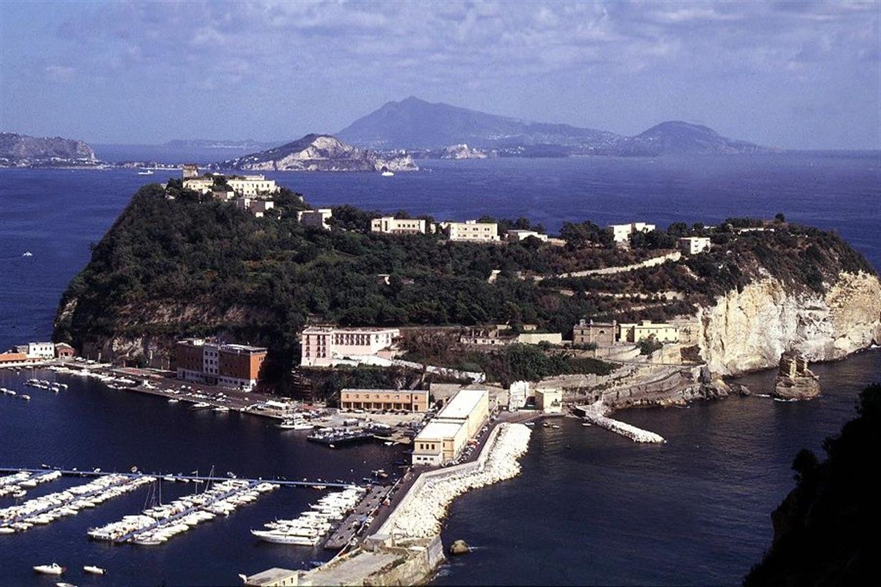 Agente di Polizia Penitenziaria di Nisida arrestato per atti sessuali con detenuto minorenne