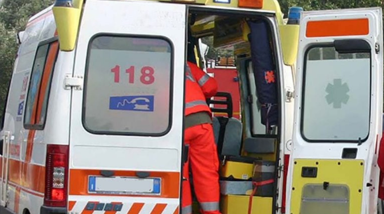 Napoli, donna grave dopo aggressione a Fuorigrotta: il sospetto di una “challenge” tra adolescenti