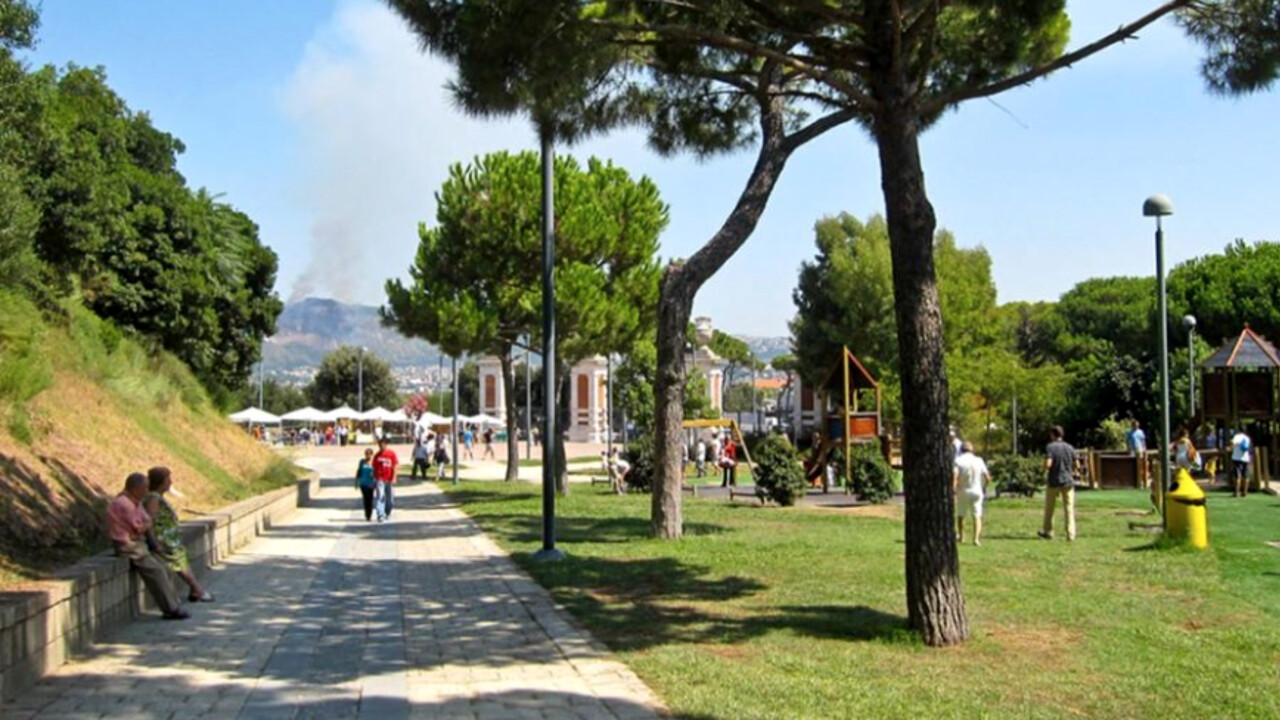 Tragedia al Parco Virgiliano: corpo recuperato in mare, si teme nuovo suicidio