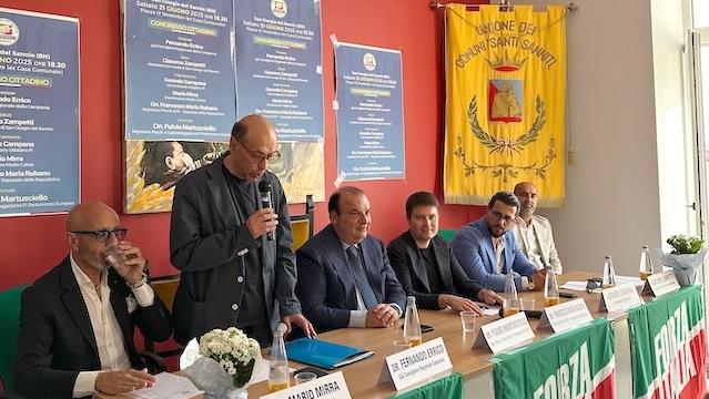 Tajani interviene al congresso cittadino di San Giorgio del Sannio. Sulle Regionali: “Terzo mandato non ci sarà” – NTR24.TV