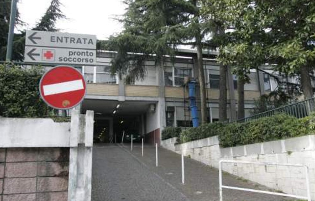 Aggressione a Napoli: individuati 6 minorenni dopo spintonamento e calci a una donna