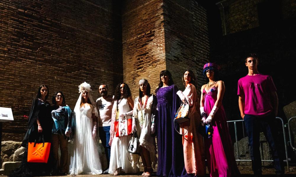 L’eco designer sannita Franco Francesca ridisegna il Teatro Romano: moda, emozione e ritorno alle origini – NTR24.TV