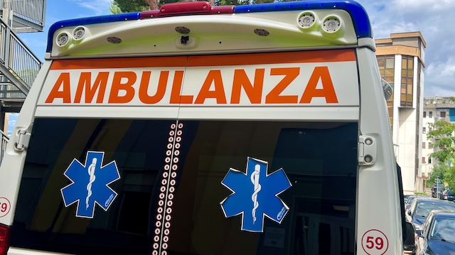 Pontelandolfo, 14enne colpito da un albero mentre fa il bagno nel fiume: trasportato in ospedale – NTR24.TV