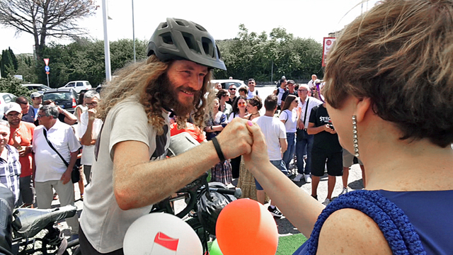 Lascia tutto e gira l’Europa in bici: dopo due anni il ritorno a Benevento. La storia di Francesco Ciullo e il coraggio di pedalare ‘fuori dagli schemi’ – NTR24.TV