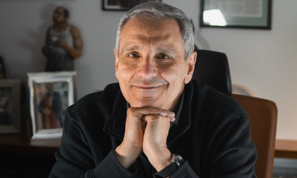 Maurizio De Giovanni a Santa Croce del Sannio per “Il pappagallo muto” – NTR24.TV