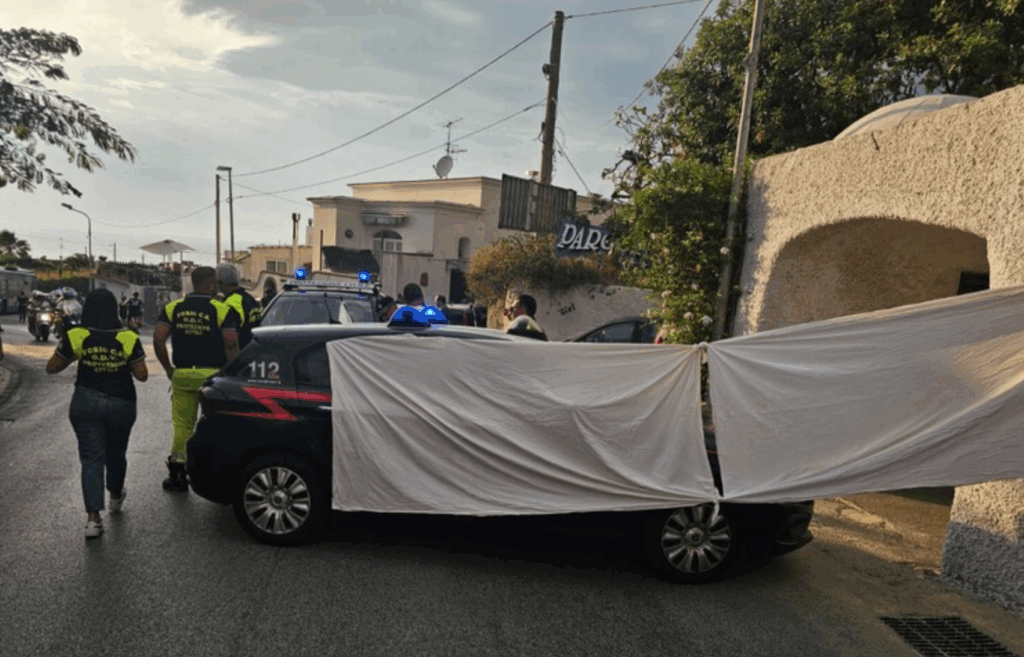 Tragedia a Forio d’Ischia: Sparatoria fa tre morti, tra cui l’omicida, e un ferito grave