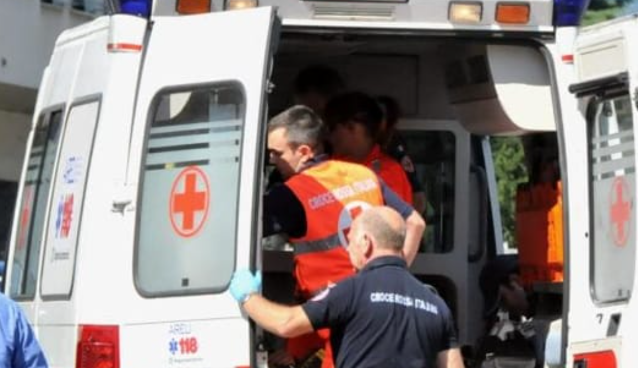 Napoli: operaio precipita da 6 metri a Fuorigrotta, stava eseguendo lavori di ristrutturazione