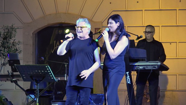 Sketch, musica e intrattenimento: successo per Carmine Ricciolino e la ‘Trilogy band’ – NTR24.TV