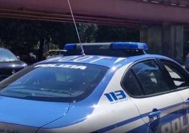 Violenza su 13enne nel minimarket, perché il bengalese non è in carcere: cosa dice il gip