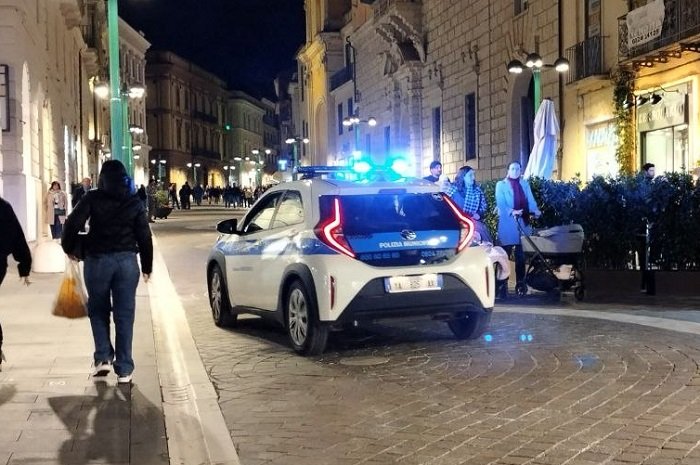 Corso Garibaldi, stretta su bici truccate: presidio continuo della Municipale