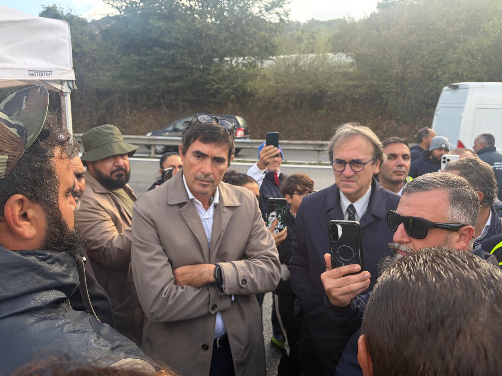 Sgomberato il casello di Avellino Est, la protesta si sposta sulla SS7 bis. Bonelli e Fratoianni al presidio