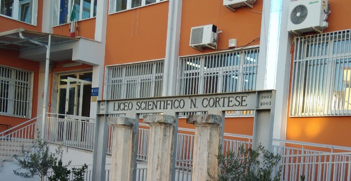 IL LICEO CORTESE DI MADDALONI AL FIANCO DEI LAVORATORI: GLI STUDENTI SCELGONO LA SOCIETÀ 