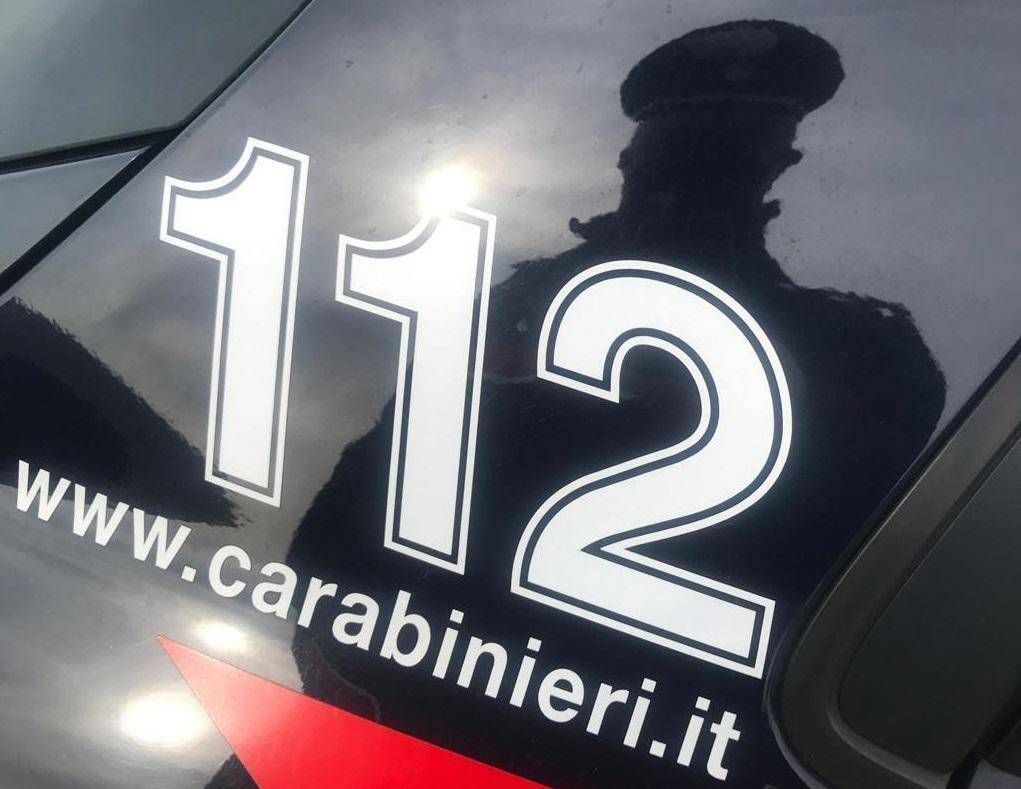 Tenta di portare via bimbo di 5 anni appena uscito da scuola, denunciato un uomo a Marano di Napoliì
